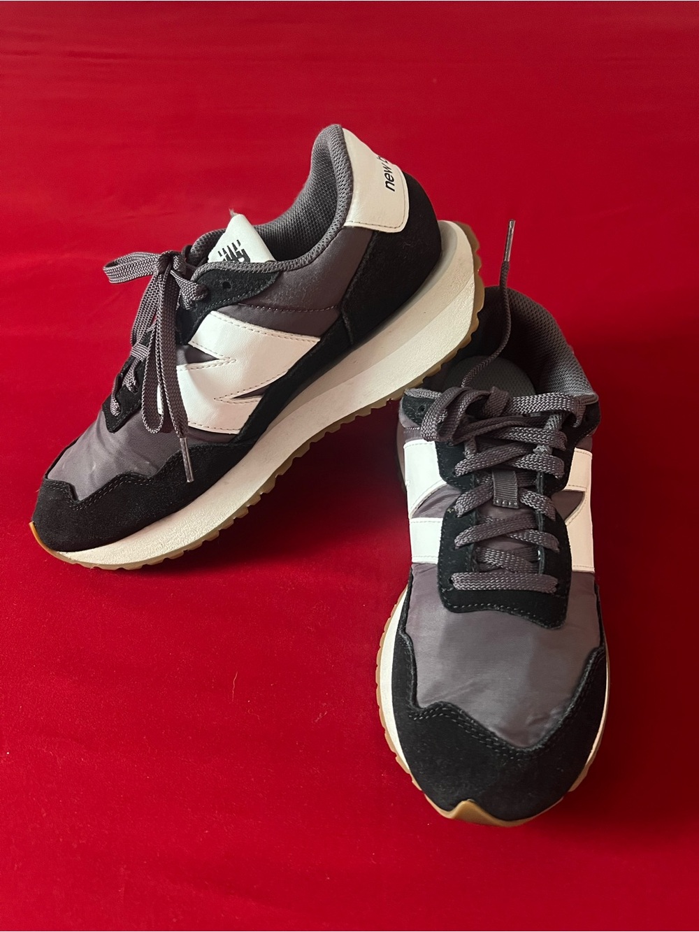 Women’s New Balance 237 Gray and Black Retro Runner Sneakers size 8
